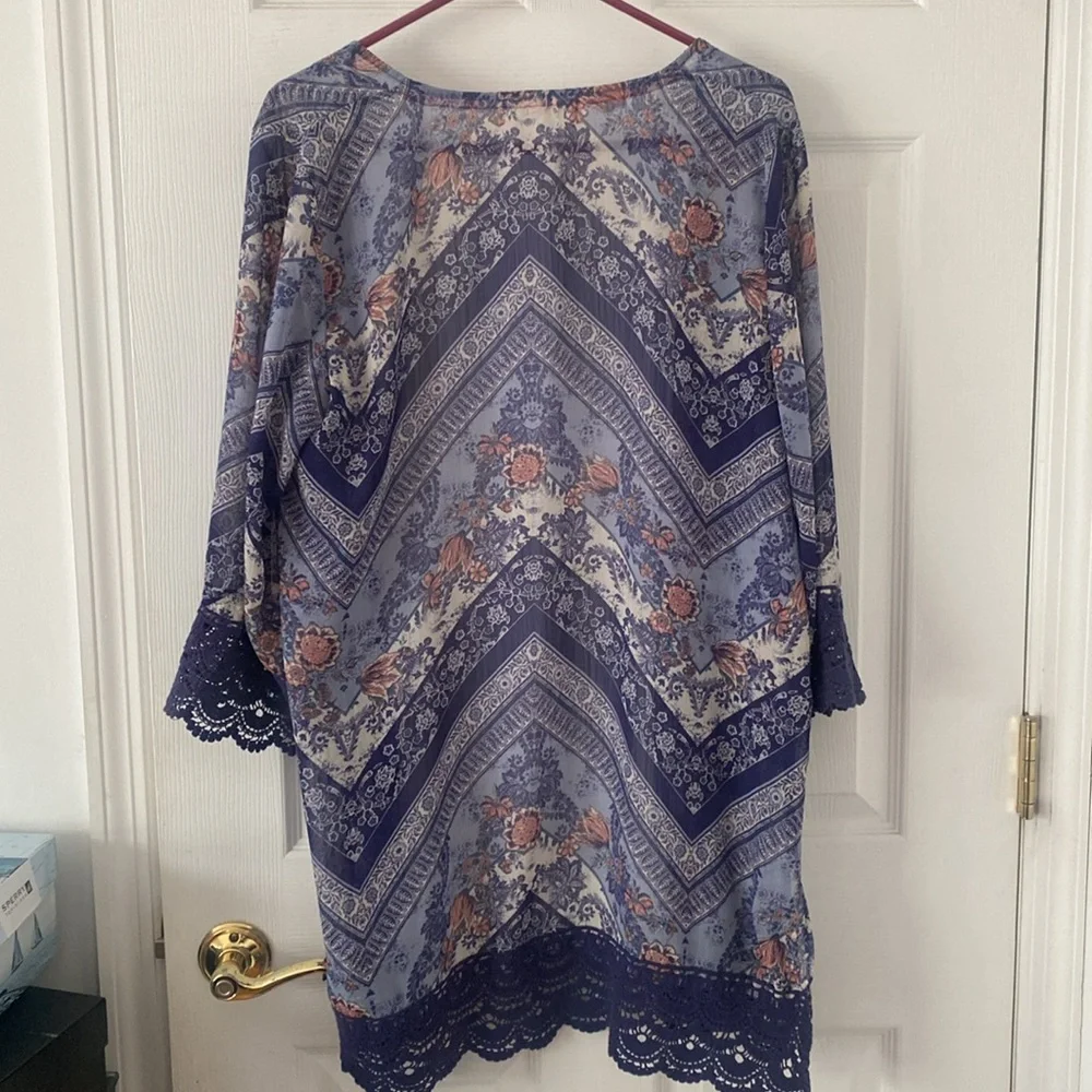 Floral blue open Kimono Cardigan-crochet lined bottom & 3/4 sleeves L ptp 23 in - Picture 5 of 10